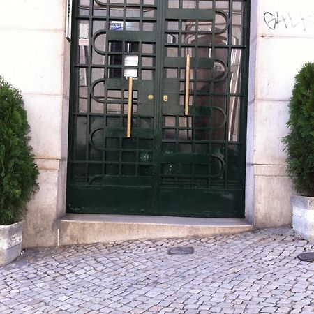 Hotel Residencial Valentina Lisboa Exterior foto Entrance to the Embassy of the Republic of Korea in Lisbon