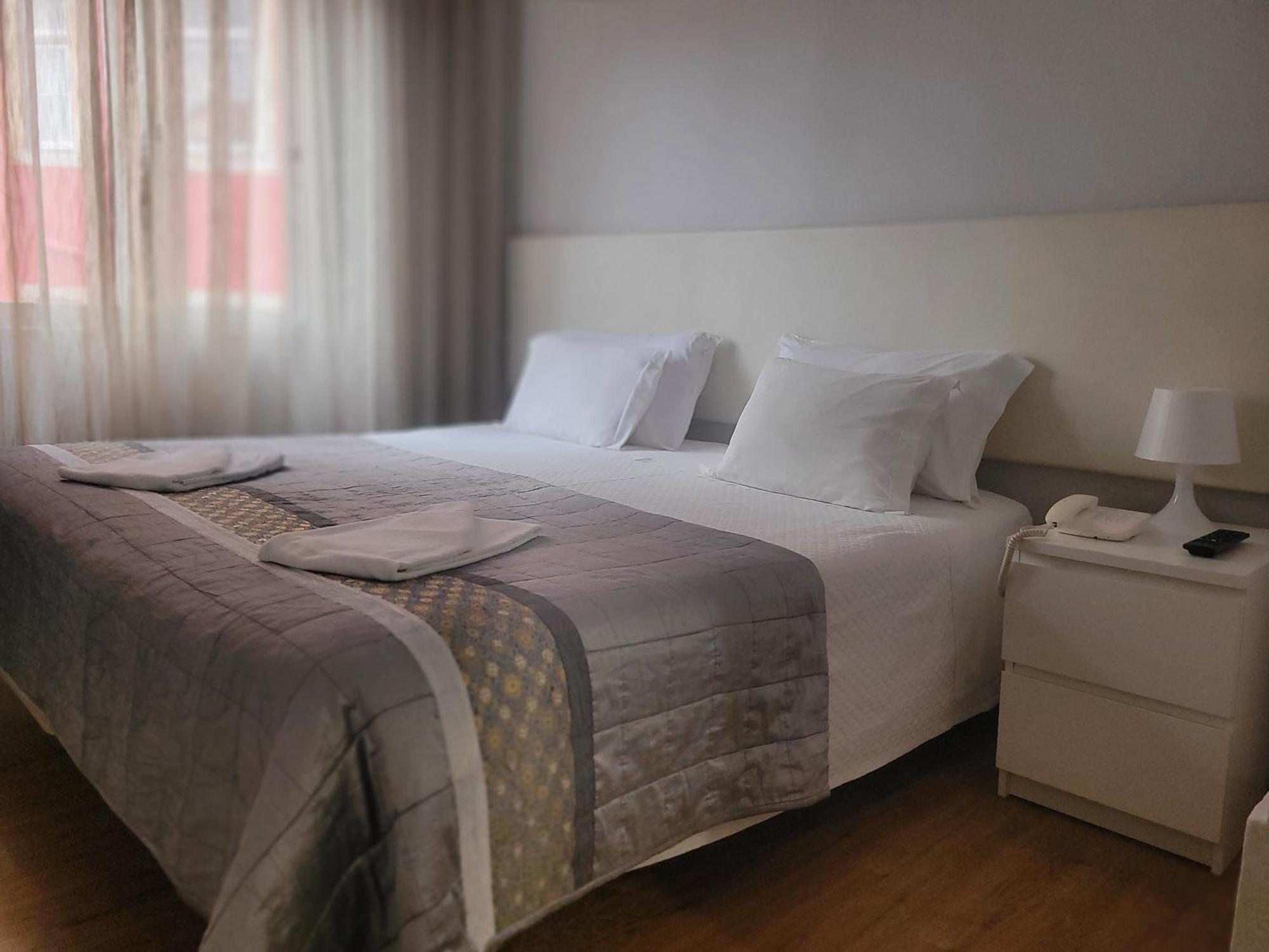 Hotel Residencial Valentina Lisboa Exterior foto A bedroom in a hotel