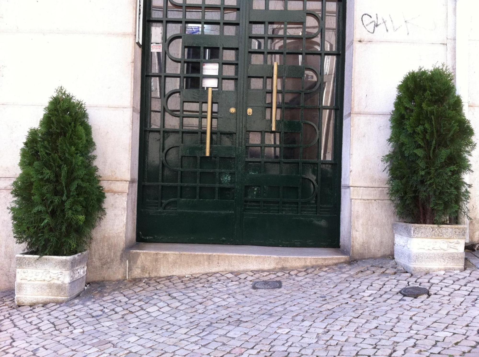 Hotel Residencial Valentina Lisboa Exterior foto Entrance to the Embassy of the Republic of Korea in Lisbon